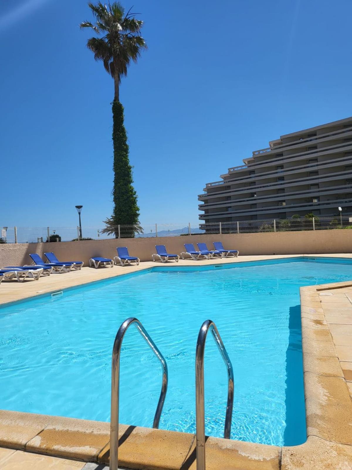 Appartement Location Les Pieds Dans L'Eau à Canet-en-Roussillon Extérieur photo